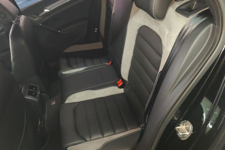 Used Volkswagen Golf 2017 280TSI Automatic R-Line Million-Vehicle Commemorative Edition Left Rear Seat