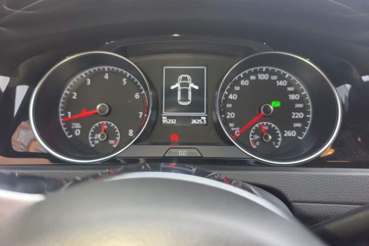 Used Volkswagen Golf 2017 280TSI Automatic R-Line Million-Vehicle Commemorative Edition Odometer Close Up