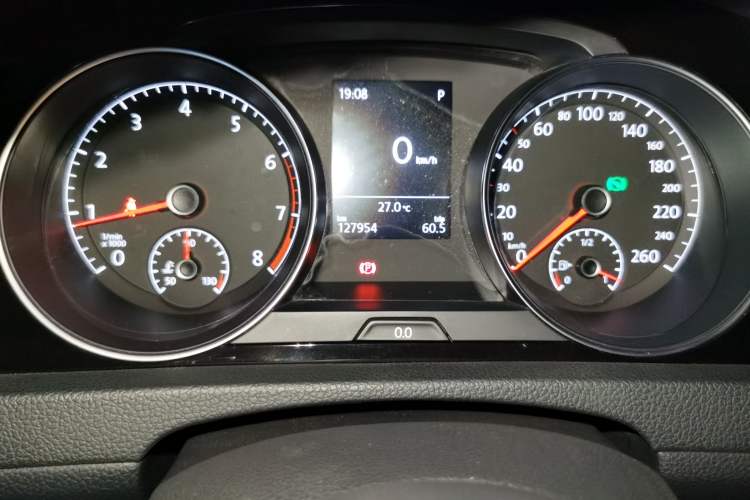 Used Volkswagen Golf 2017 280TSI Automatic R-Line Million-Vehicle Commemorative Edition Odometer Close Up