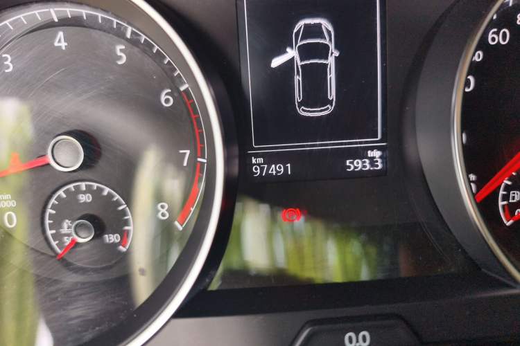 Used Volkswagen Golf 2017 280TSI Automatic R-Line Million-Vehicle Commemorative Edition Odometer Close Up