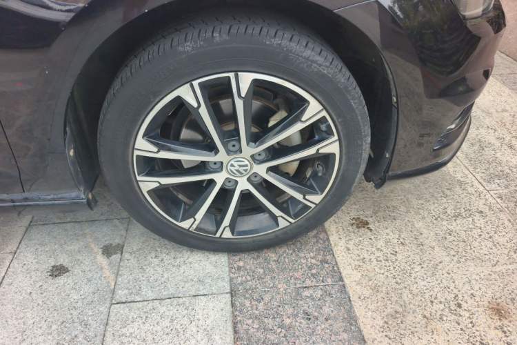 Used Volkswagen Golf 2017 280TSI Automatic R-Line Million-Vehicle Commemorative Edition Right Front Wheel Hub