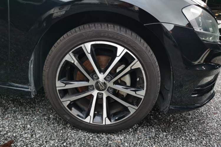 Used Volkswagen Golf 2017 280TSI Automatic R-Line Million-Vehicle Commemorative Edition Right Front Wheel Hub