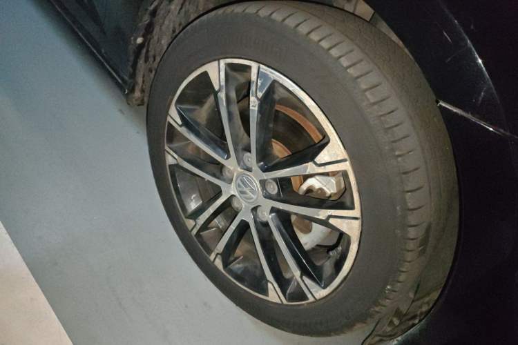 Used Volkswagen Golf 2017 280TSI Automatic R-Line Million-Vehicle Commemorative Edition Right Front Wheel Hub