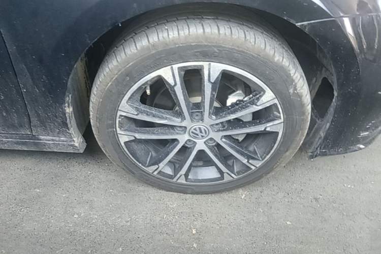 Used Volkswagen Golf 2017 280TSI Automatic R-Line Million-Vehicle Commemorative Edition Right Front Wheel Hub