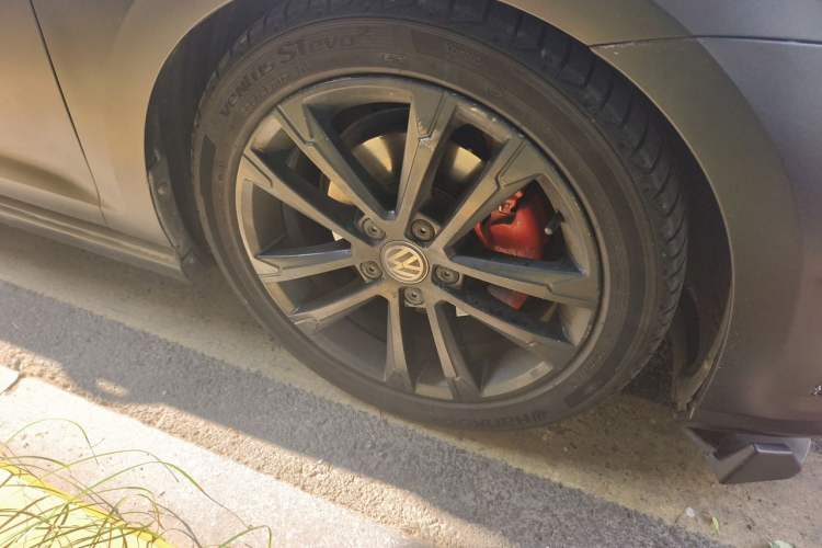 Used Volkswagen Golf 2017 280TSI Automatic R-Line Million-Vehicle Commemorative Edition Right Front Wheel Hub