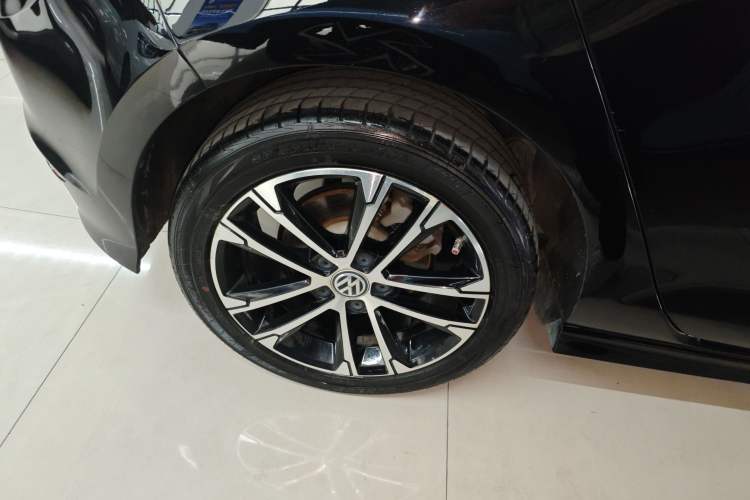 Used Volkswagen Golf 2017 280TSI Automatic R-Line Million-Vehicle Commemorative Edition Right Rear Wheel Hub