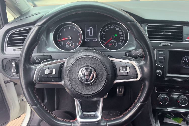 Used Volkswagen Golf 2017 230TSI Automatic Luxury Million-Vehicle Commemorative Edition Steering Wheel