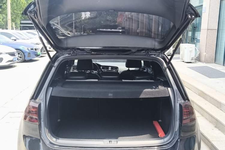 Used Volkswagen Golf 2017 280TSI Automatic R-Line Million-Vehicle Commemorative Edition Trunk