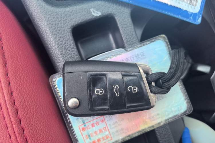 Used Volkswagen Golf 2017 230TSI Automatic Luxury Million-Vehicle Commemorative Edition Vehicle Key