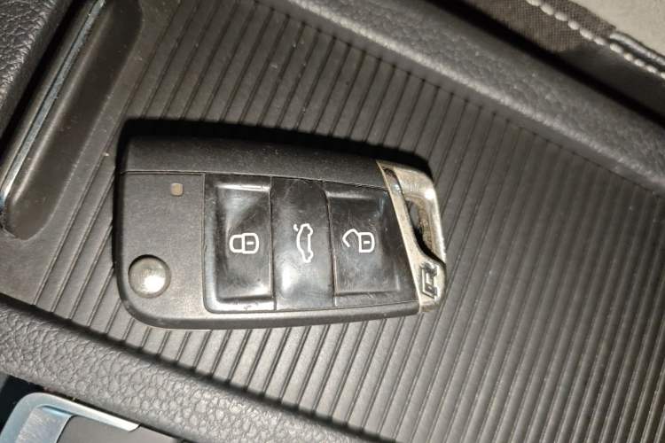 Used Volkswagen Golf 2017 280TSI Automatic R-Line Million-Vehicle Commemorative Edition Vehicle Key