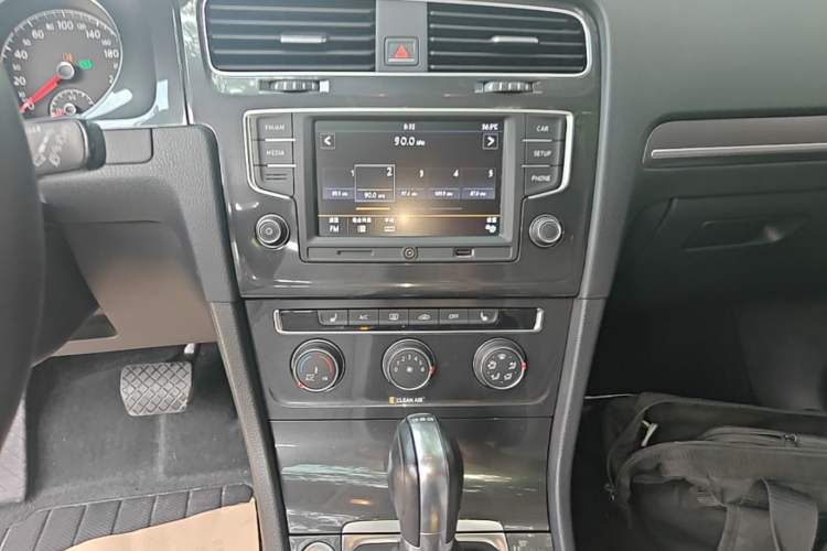Used Volkswagen Golf 2017 230TSI Automatic Luxury Million-Vehicle Commemorative Edition Audio And AC Panel