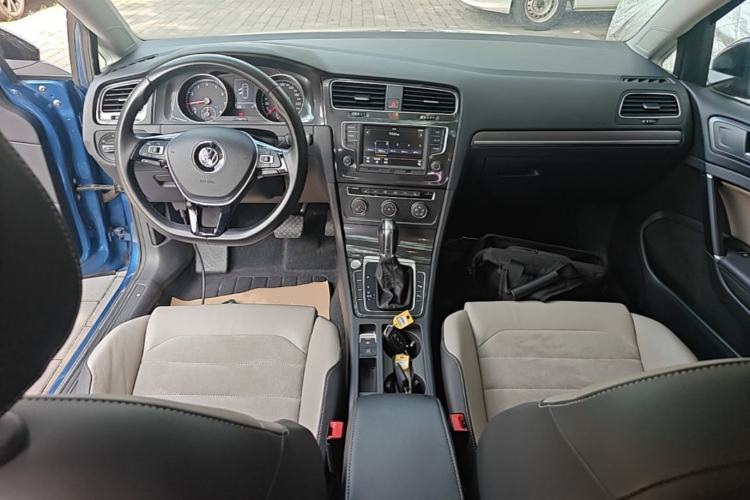 Used Volkswagen Golf 2017 230TSI Automatic Luxury Million-Vehicle Commemorative Edition Center Console