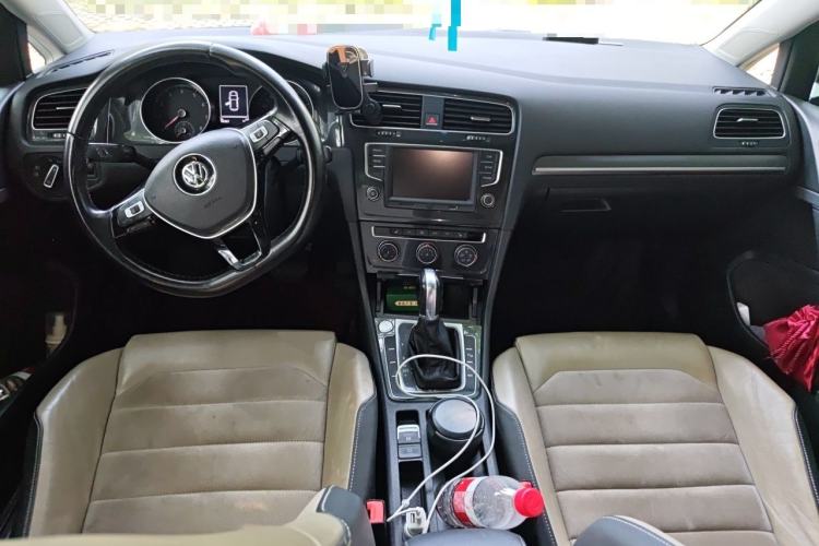 Used Volkswagen Golf 2017 230TSI Automatic Luxury Million-Vehicle Commemorative Edition Center Console
