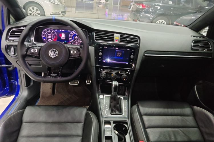 Used Volkswagen Golf 2017 2.0TSI R Center Console