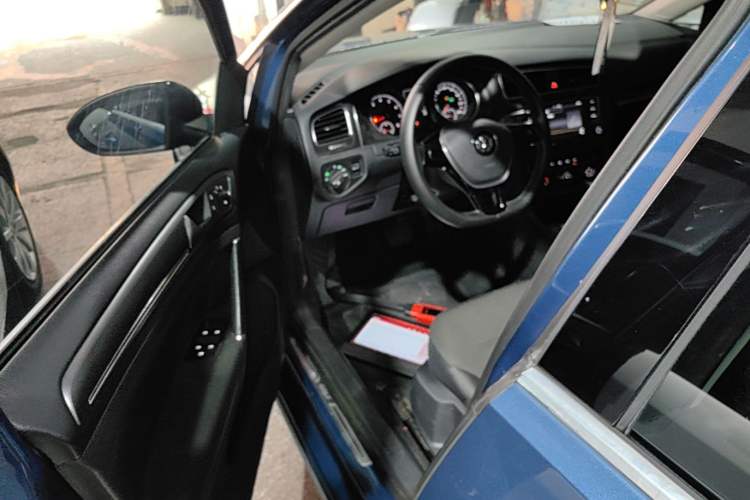 Used Volkswagen Golf 2017 230TSI Automatic Comfort Edition – Celebrating Milestone of One Million Units Driver Seat