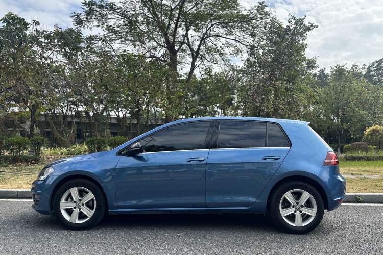 Used Volkswagen Golf 2017 1.6L Automatic Comfort Million-Vehicle Anniversary Edition Exterior 10