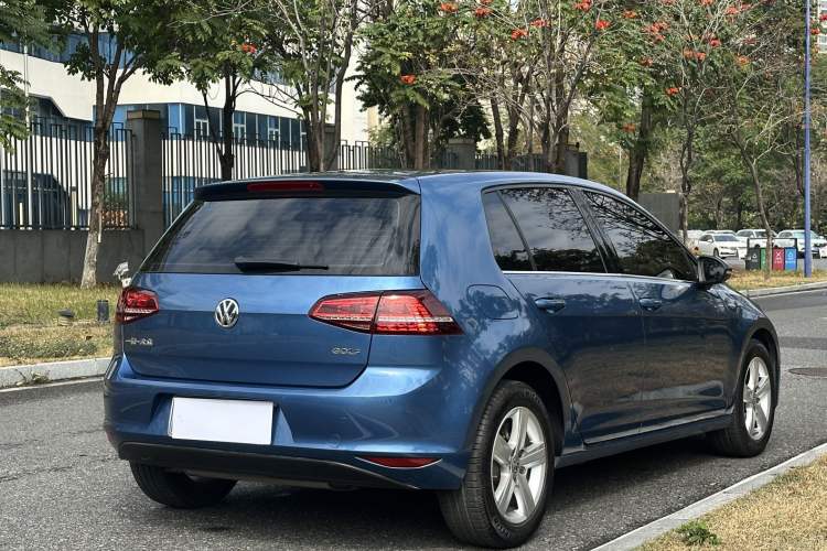 Used Volkswagen Golf 2017 1.6L Automatic Comfort Million-Vehicle Anniversary Edition Exterior 11