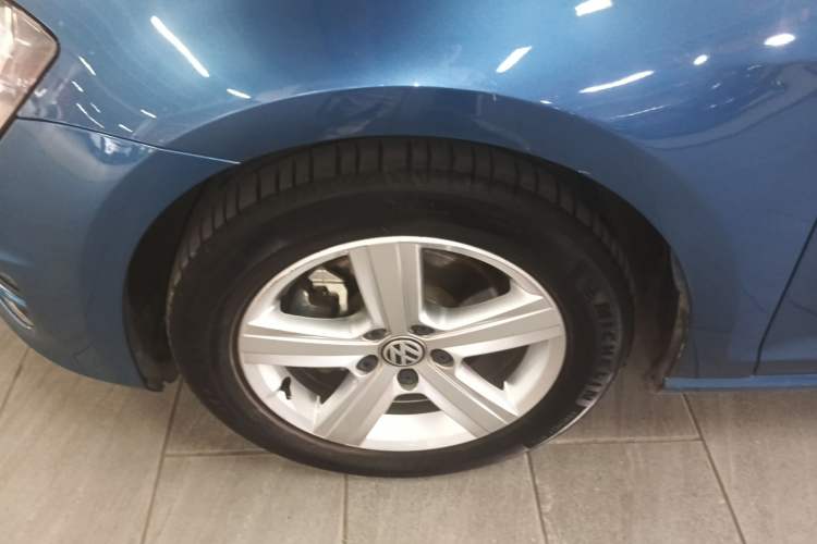 Used Volkswagen Golf 2017 1.6L Automatic Comfort Million-Vehicle Anniversary Edition Exterior 2
