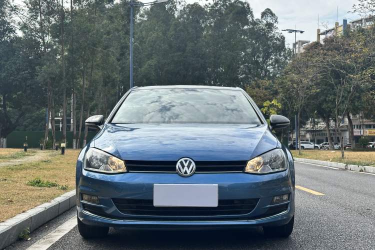Used Volkswagen Golf 2017 1.6L Automatic Comfort Million-Vehicle Anniversary Edition Exterior 5