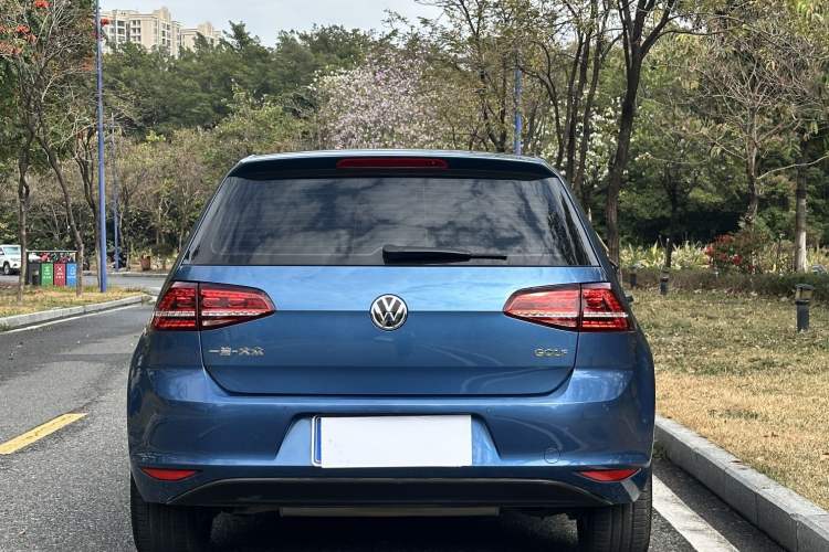Used Volkswagen Golf 2017 1.6L Automatic Comfort Million-Vehicle Anniversary Edition Exterior 6