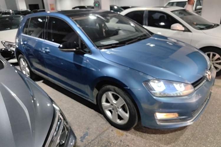 Used Volkswagen Golf 2017 230TSI Automatic Comfort Edition – Celebrating Milestone of One Million Units Front Right 45 Deg