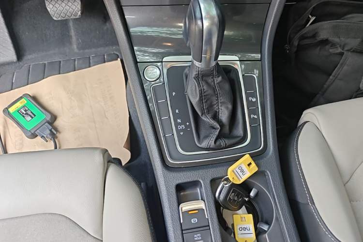 Used Volkswagen Golf 2017 230TSI Automatic Luxury Million-Vehicle Commemorative Edition Gear Lever