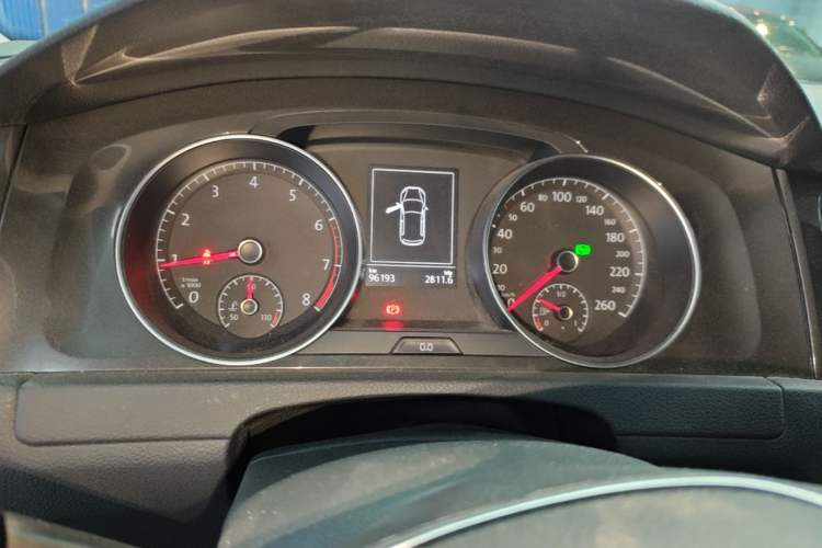 Used Volkswagen Golf 2017 230TSI Automatic Comfort Edition – Celebrating Milestone of One Million Units Instrument Cluster