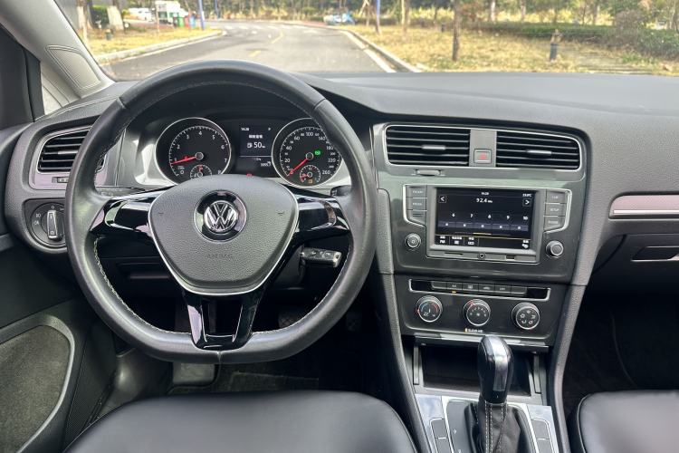 Used Volkswagen Golf 2017 1.6L Automatic Comfort Million-Vehicle Anniversary Edition Interior 2