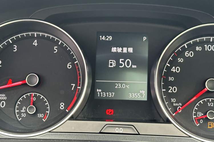Used Volkswagen Golf 2017 1.6L Automatic Comfort Million-Vehicle Anniversary Edition Interior 4