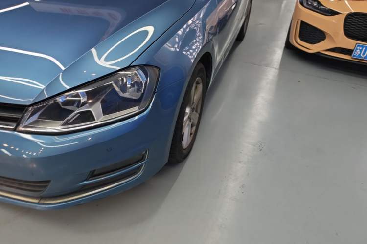 Used Volkswagen Golf 2017 230TSI Automatic Comfort Edition – Celebrating Milestone of One Million Units Left Front Headlight