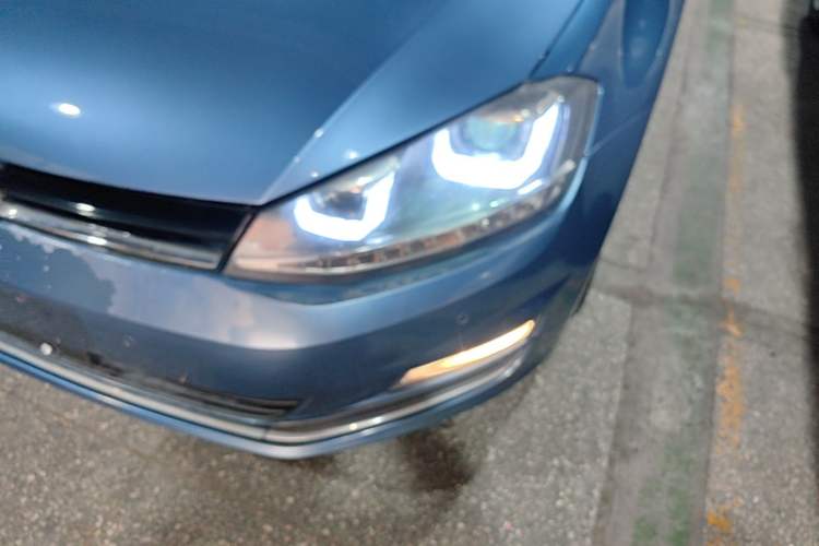 Used Volkswagen Golf 2017 230TSI Automatic Comfort Edition – Celebrating Milestone of One Million Units Left Front Headlight