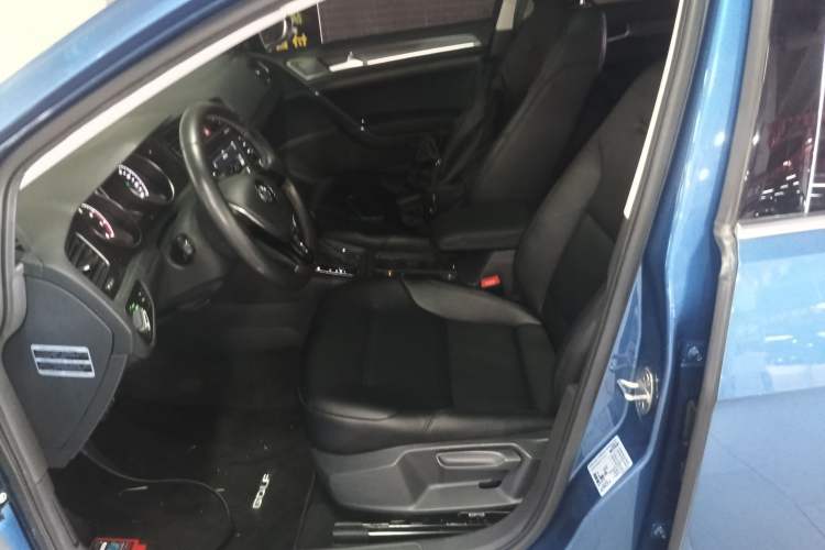 Used Volkswagen Golf 2017 1.6L Automatic Comfort Million-Vehicle Anniversary Edition Left Front Seat