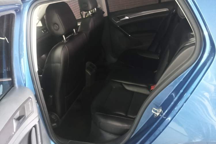Used Volkswagen Golf 2017 1.6L Automatic Comfort Million-Vehicle Anniversary Edition Left Rear Seat