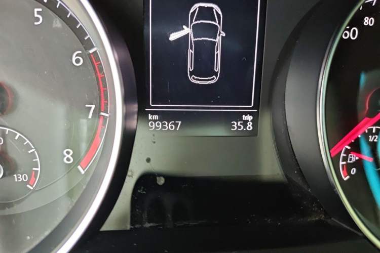 Used Volkswagen Golf 2017 230TSI Automatic Luxury Million-Vehicle Commemorative Edition Odometer Close Up
