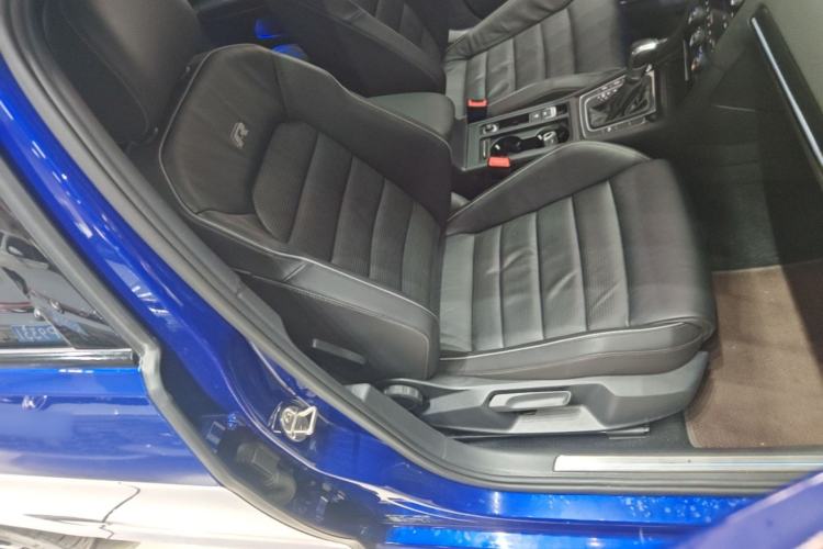 Used Volkswagen Golf 2017 2.0TSI R Right Front Seat