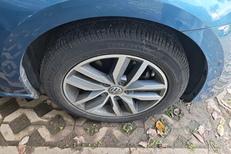 Used Volkswagen Golf 2017 230TSI Automatic Luxury Million-Vehicle Commemorative Edition Right Front Wheel Hub