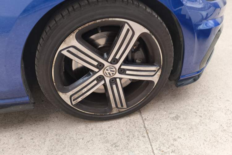 Used Volkswagen Golf 2017 2.0TSI R Right Front Wheel Hub