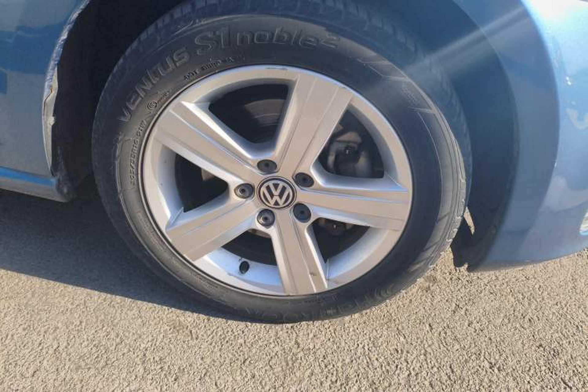 Used Volkswagen Golf 2017 1.6L Automatic Comfort Million-Vehicle Anniversary Edition Right Front Wheel Hub