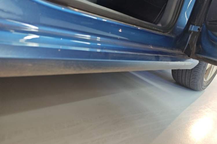 Used Volkswagen Golf 2017 230TSI Automatic Comfort Edition – Celebrating Milestone of One Million Units Right Side Sill