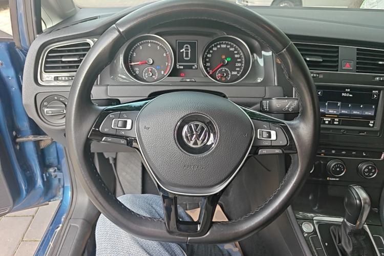 Used Volkswagen Golf 2017 230TSI Automatic Luxury Million-Vehicle Commemorative Edition Steering Wheel