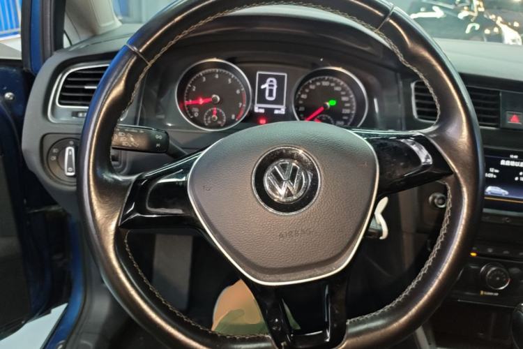 Used Volkswagen Golf 2017 230TSI Automatic Comfort Edition – Celebrating Milestone of One Million Units Steering Wheel
