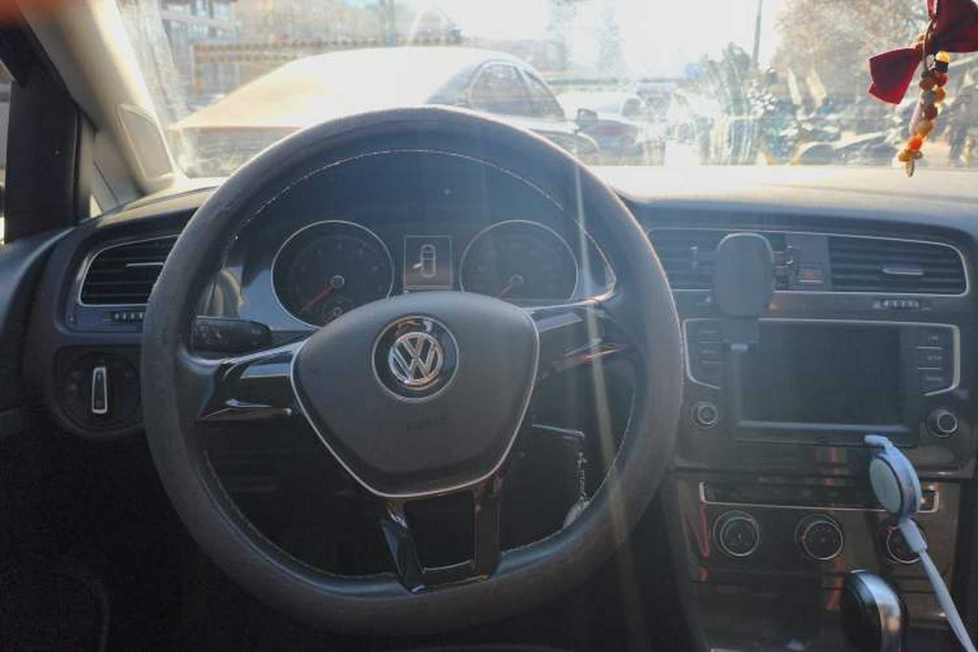 Used Volkswagen Golf 2017 1.6L Automatic Comfort Million-Vehicle Anniversary Edition Steering Wheel