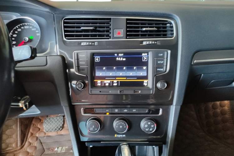 Used Volkswagen Golf 2017 230TSI Automatic Comfort Edition – Celebrating Milestone of One Million Units Audio And AC Panel