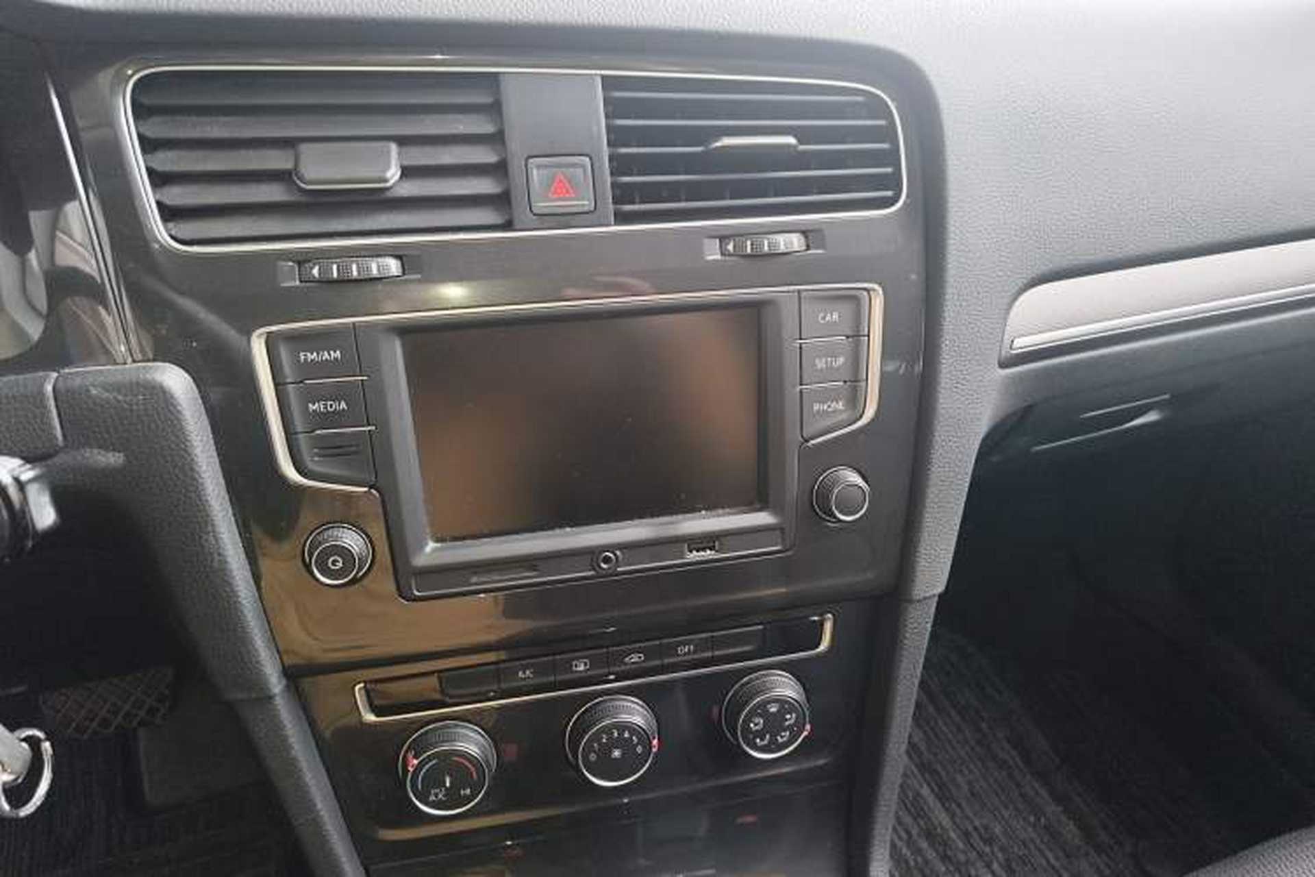 Used Volkswagen Golf 2017 1.6L Automatic Comfort Million-Vehicle Anniversary Edition Audio And AC Panel