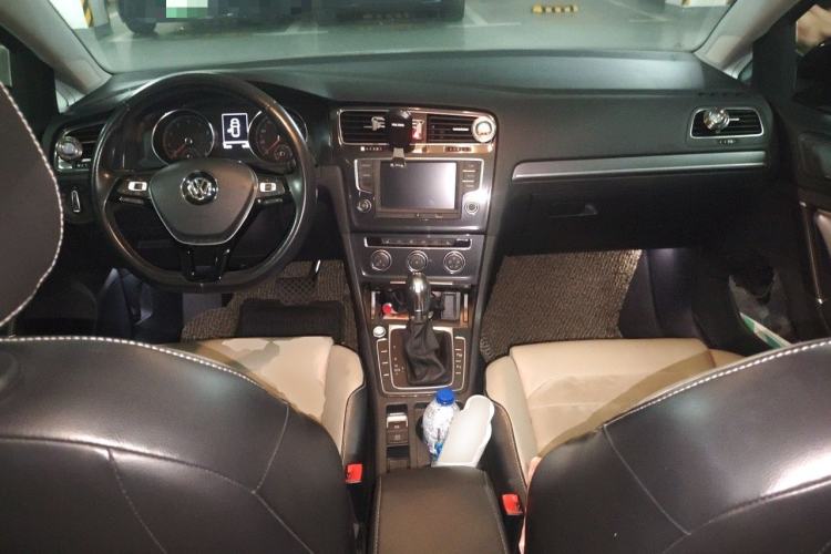 Used Volkswagen Golf 2017 230TSI Automatic Luxury Million-Vehicle Commemorative Edition Center Console