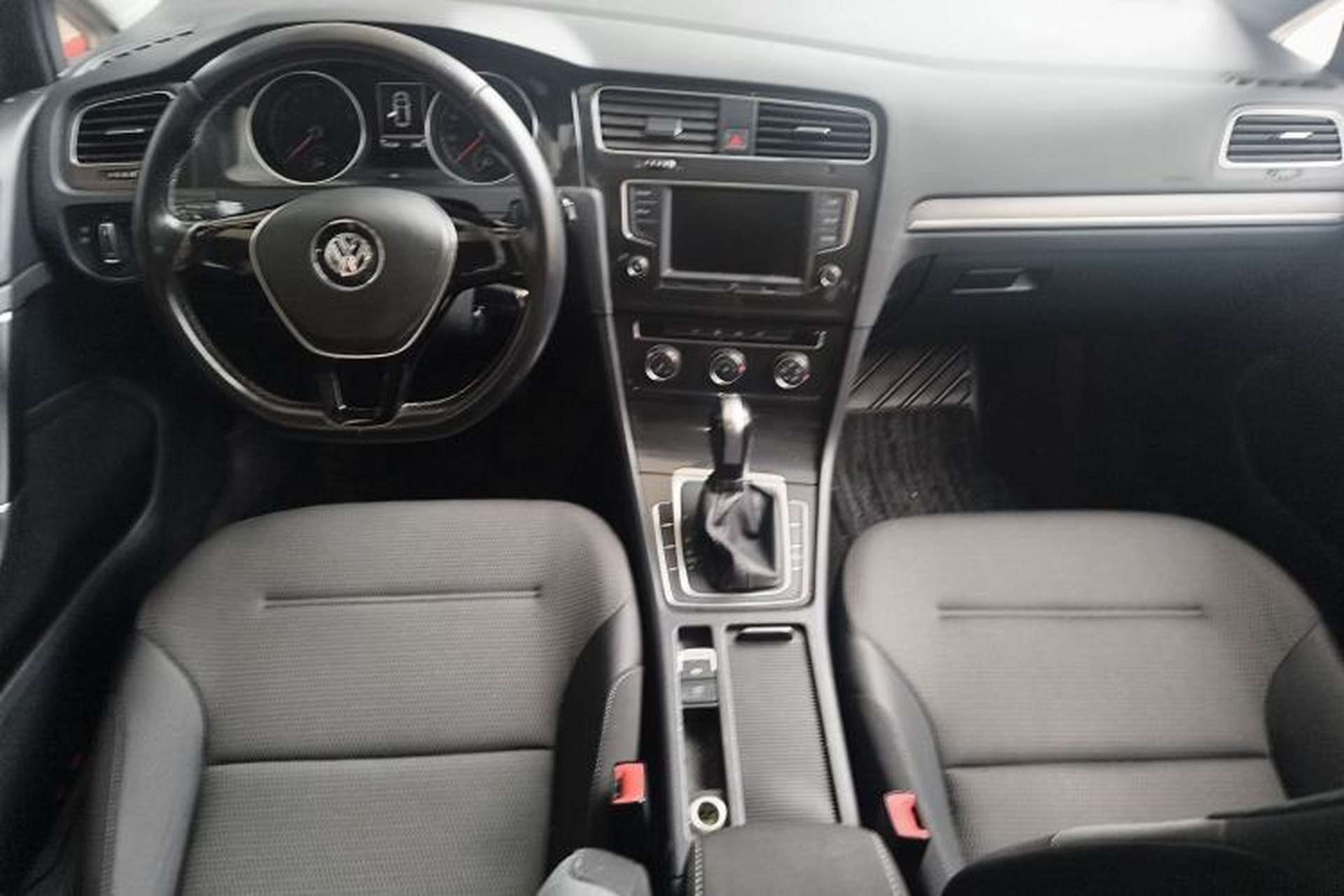 Used Volkswagen Golf 2017 1.6L Automatic Comfort Million-Vehicle Anniversary Edition Center Console