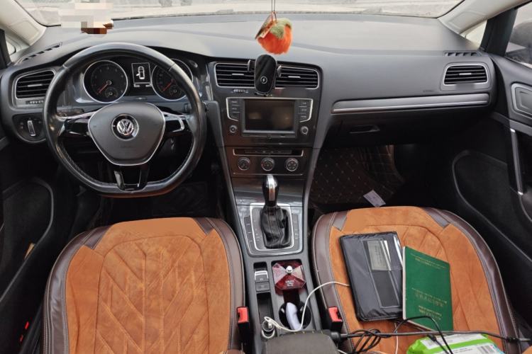Used Volkswagen Golf 2017 230TSI Automatic Comfort Edition – Celebrating Milestone of One Million Units Center Console