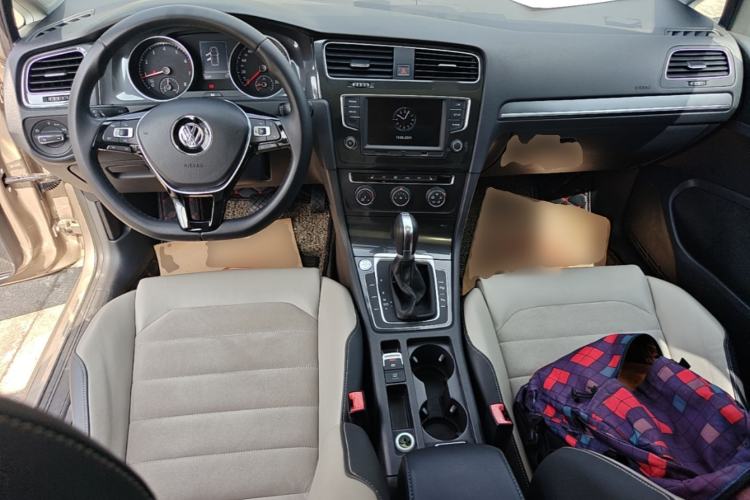 Used Volkswagen Golf 2017 230TSI Automatic Luxury Million-Vehicle Commemorative Edition Center Console