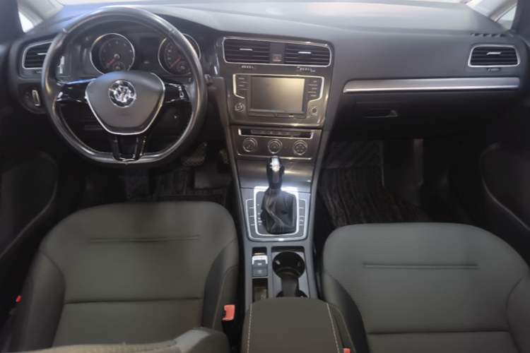 Used Volkswagen Golf 2017 1.6L Automatic Comfort Million-Vehicle Anniversary Edition Center Console