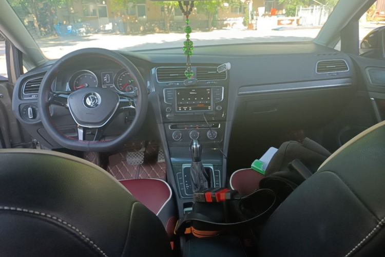 Used Volkswagen Golf 2017 230TSI Automatic Comfort Edition – Celebrating Milestone of One Million Units Center Console